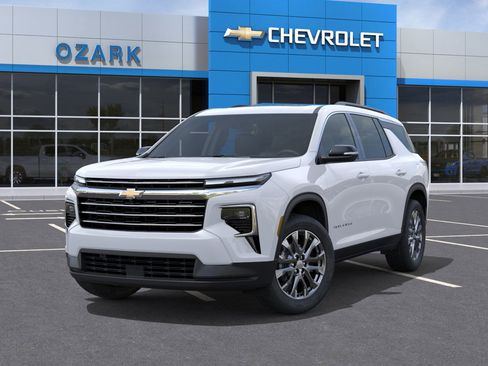 New 2026 Chevrolet Traverse LT w/ Sun and Wheel Package AWD/4WD image 39