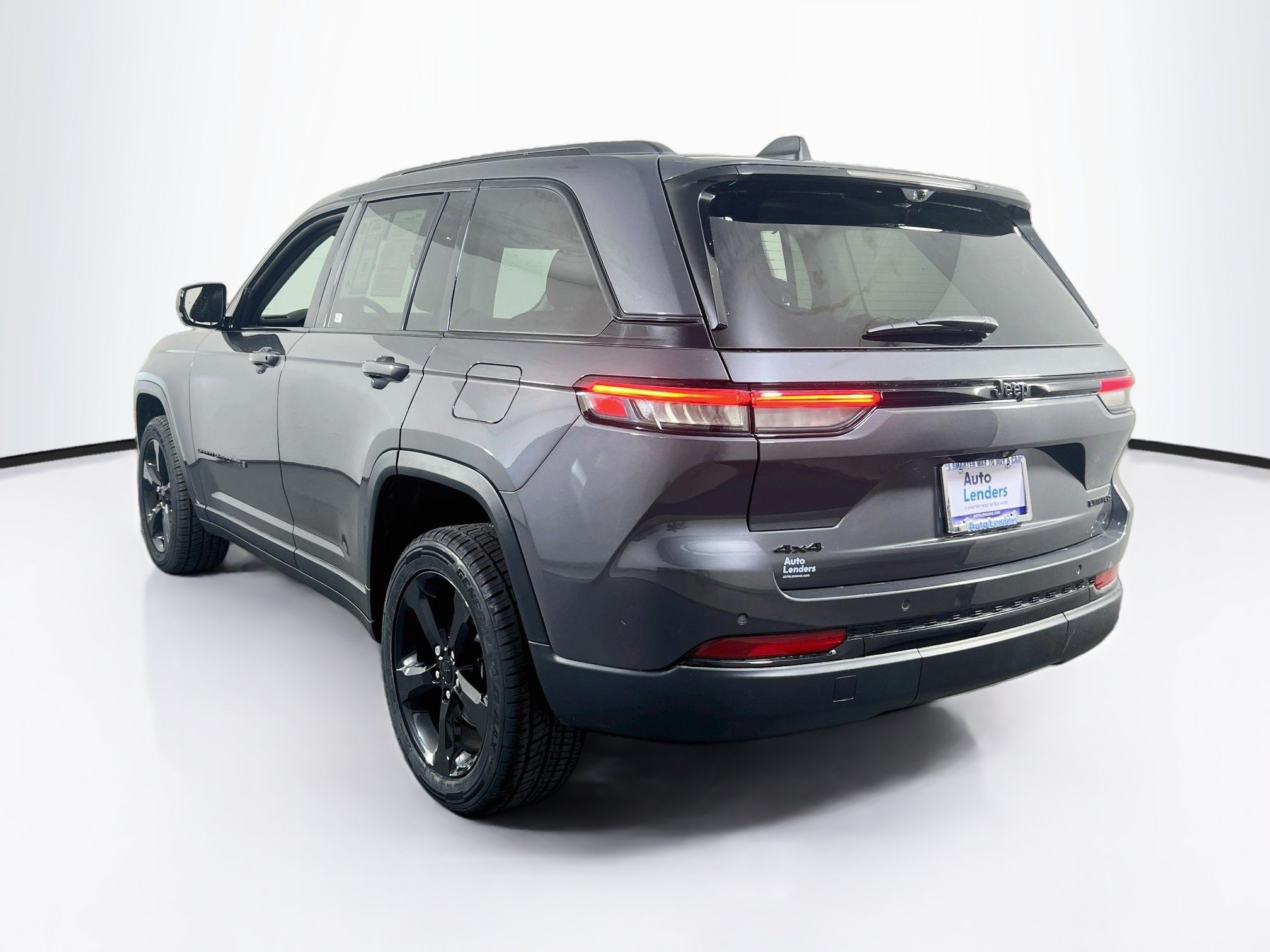 Used 2023 Jeep Grand Cherokee Limited w/ Luxury Tech Group II AWD/4WD image 7