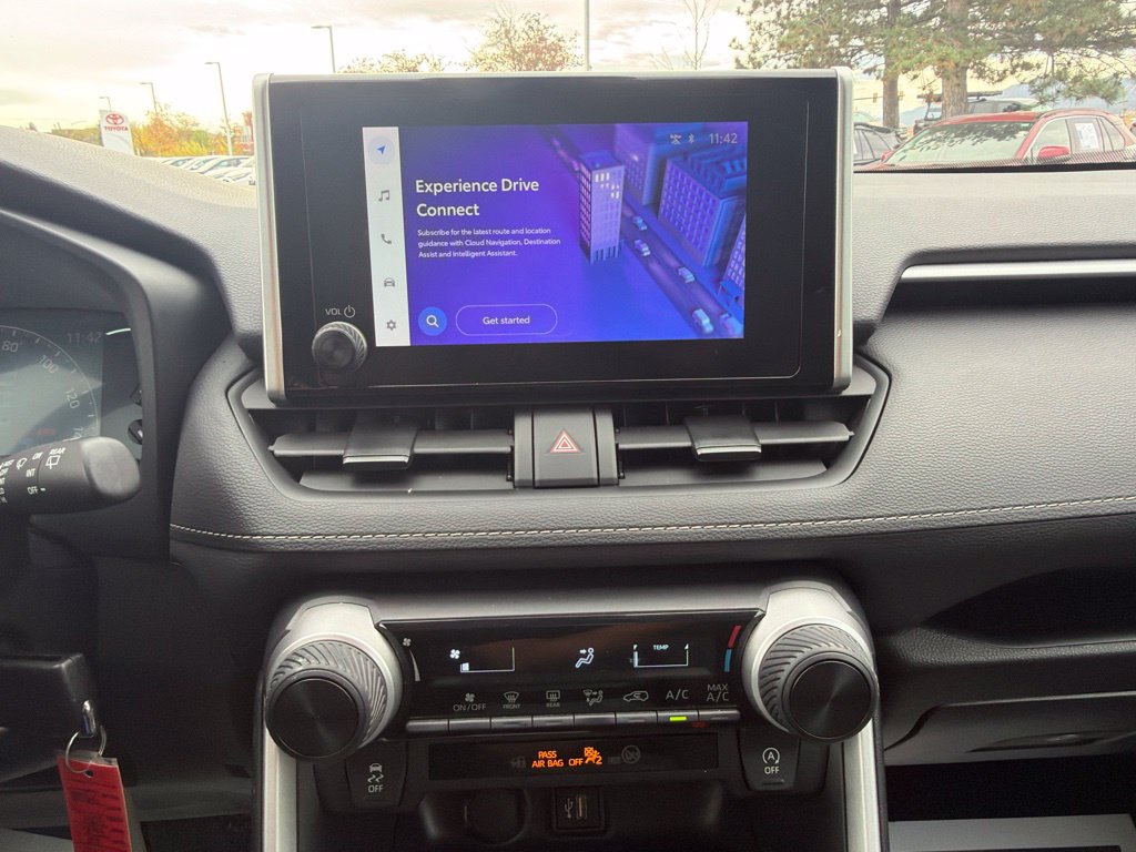 Used 2025 Toyota RAV4 LE AWD/4WD image 31