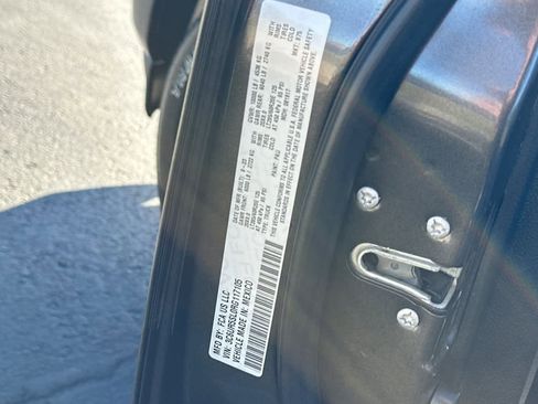 Used 2024 RAM 2500 Limited image 29