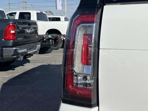 Used 2017 GMC Yukon SLT w/ Premium Edition image 10