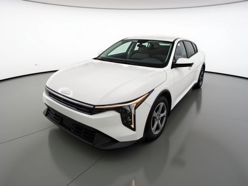 Used 2025 Kia K4 FWD image 3