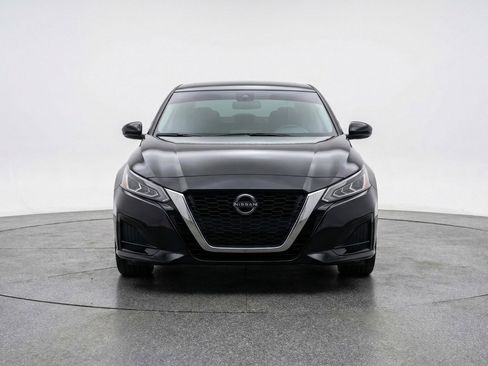 Used 2025 Nissan Altima 2.5 SV FWD image 2