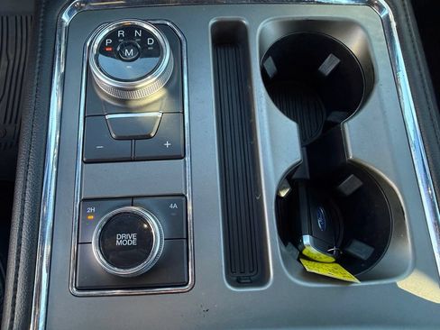 Used 2020 Ford Expedition XLT w/ Equipment Group 202A AWD/4WD image 21
