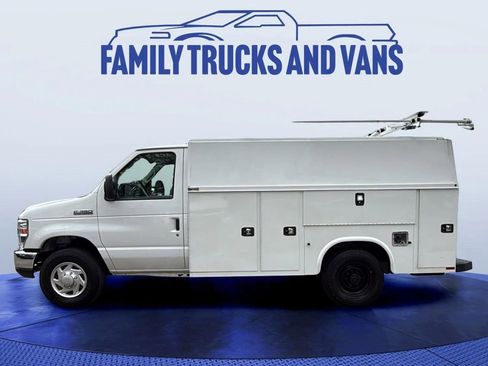 Used 2019 Ford E-350 and Econoline 350 Super Duty w/ Power Windows & Locks Group RWD image 2