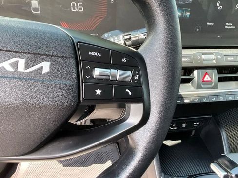 Used 2025 Kia K4 LXS image 15