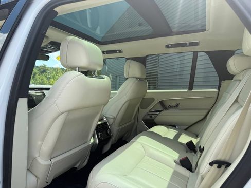 Used 2024 Land Rover Range Rover SE AWD/4WD image 18