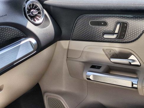 Certified 2025 Mercedes-Benz GLB 250 4MATIC image 29