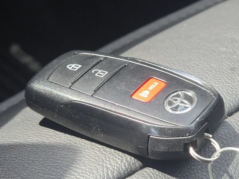 Used 2025 Toyota Tacoma TRD Sport AWD/4WD image 35