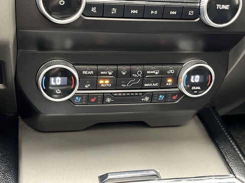 Used 2020 Ford Expedition XLT w/ Equipment Group 202A AWD/4WD image 23