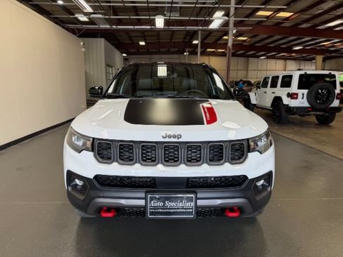 Used 2025 Jeep Compass Trailhawk AWD/4WD image 7