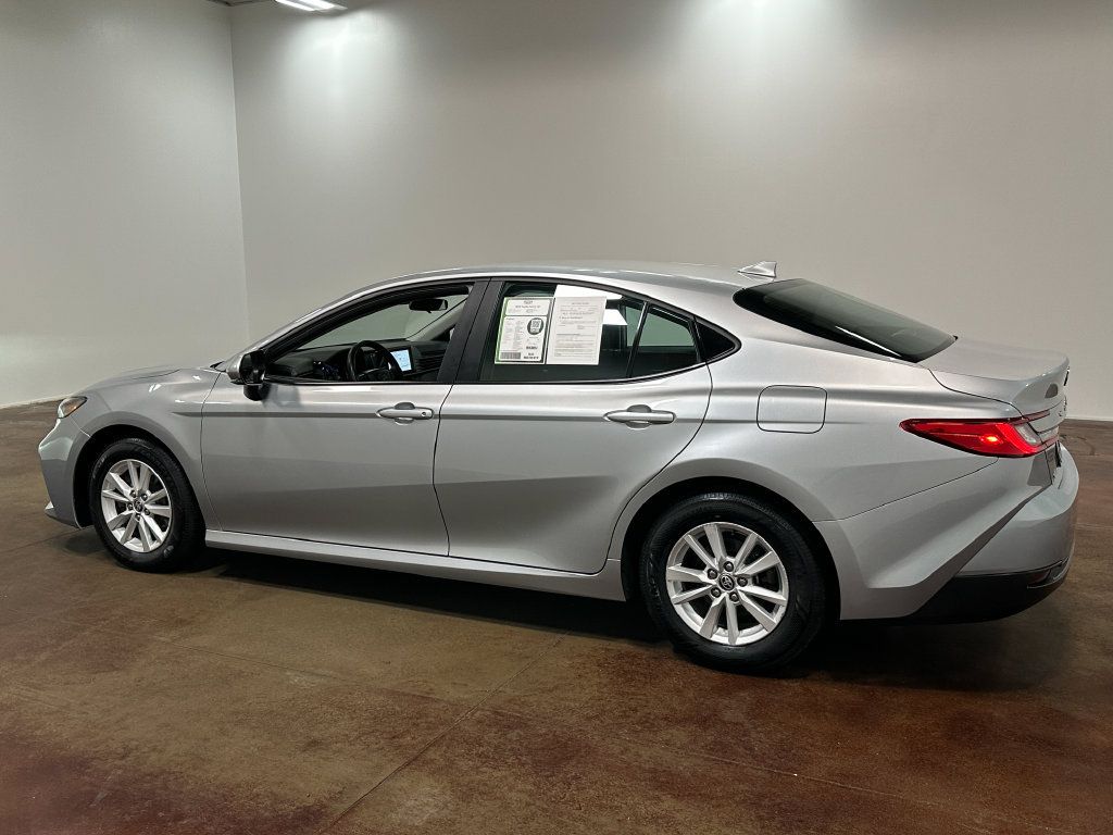 Used 2025 Toyota Camry LE FWD image 31