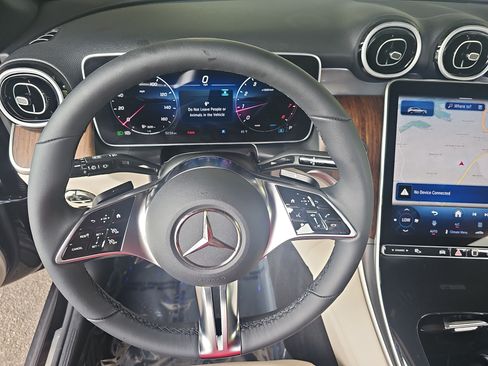 Used 2026 Mercedes-Benz GLC 300 image 18