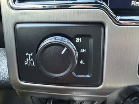 Used 2022 Ford F350 Platinum w/ FX4 Off-Road Package image 30