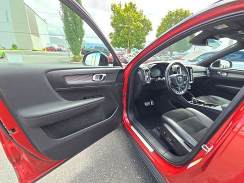 Used 2021 Volvo XC40 T5 R-Design image 22
