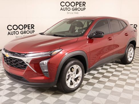 Used 2025 Chevrolet Trax LS w/ LS Convenience Package image 10