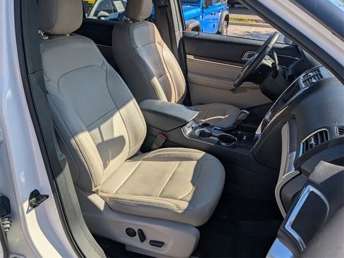Used 2019 Ford Explorer Limited w/ Class III Trailer Tow Package image 17