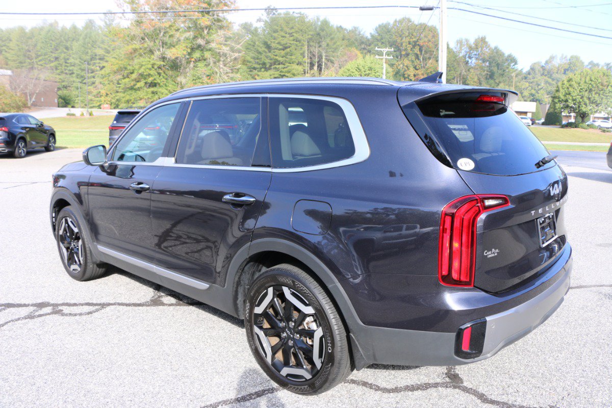 Used 2025 Kia Telluride S FWD image 3