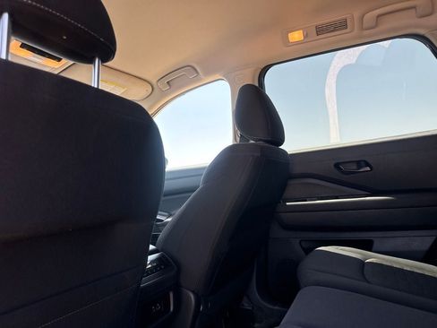 Certified 2025 Nissan Pathfinder SV FWD image 36