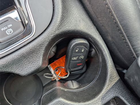 Used 2020 Jeep Cherokee Limited image 20