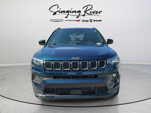 Used 2024 Jeep Compass Latitude w/ Altitude Special Edition AWD/4WD image 2