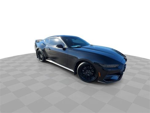 Used 2025 Ford Mustang Coupe image 6