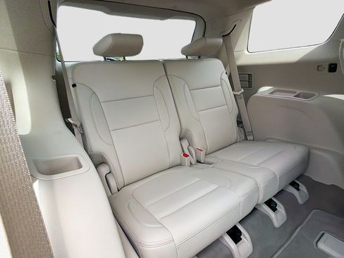 Used 2021 GMC Acadia Denali w/ Denali Technology Package FWD image 21