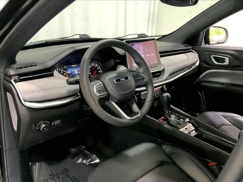 Used 2023 Jeep Compass Latitude AWD/4WD image 14