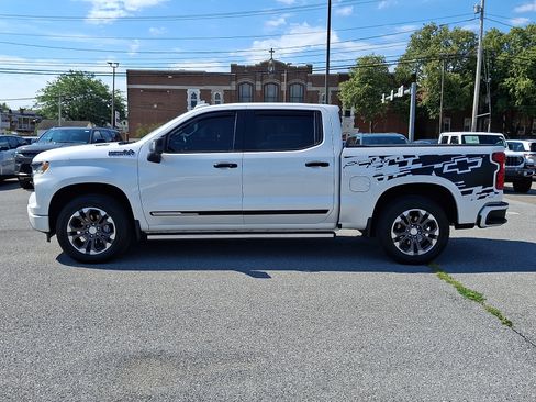 Used 2023 Chevrolet Silverado 1500 High Country w/ Technology Package AWD/4WD image 4
