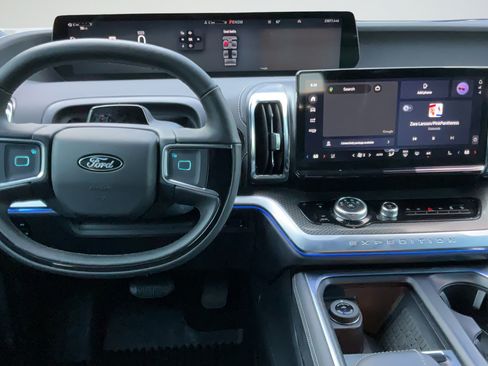 Used 2025 Ford Expedition Platinum w/ Stealth Performance Package AWD/4WD image 13