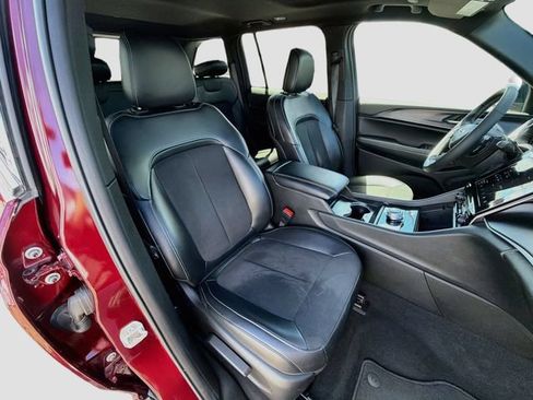 Used 2024 Jeep Grand Cherokee Altitude AWD/4WD image 30