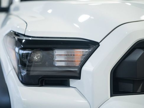 Used 2025 Toyota 4Runner SR5 AWD/4WD image 10