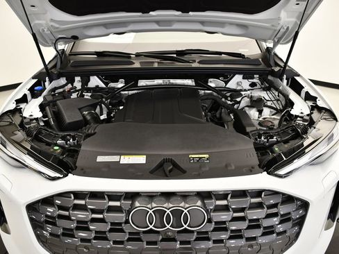 Used 2025 Audi Q5 Premium w/ Convenience Package image 12