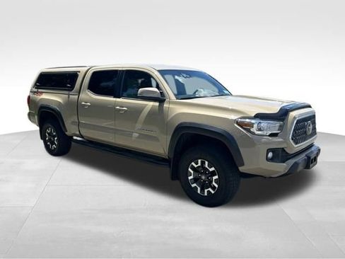 Used 2018 Toyota Tacoma TRD Off-Road w/ Technology Package AWD/4WD image 8