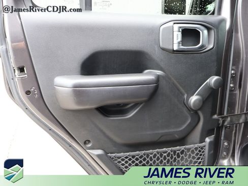 Used 2018 Jeep Wrangler Unlimited Sport AWD/4WD image 16