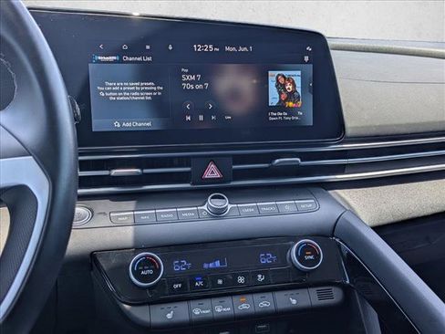 Used 2023 Hyundai Elantra SEL w/ Convenience Package FWD image 15