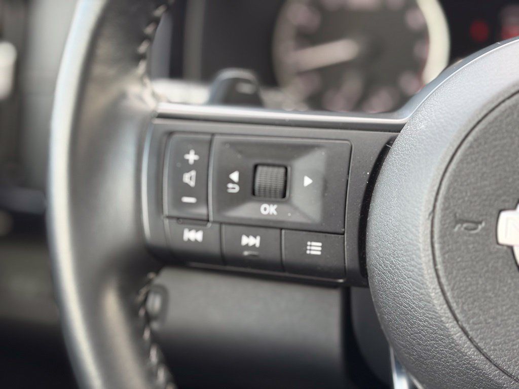 Used 2025 Nissan Pathfinder SV AWD/4WD image 25