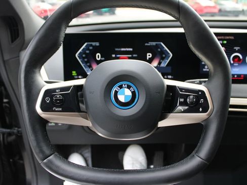 Used 2023 BMW iX xDrive50 w/ Sport Package AWD/4WD image 10