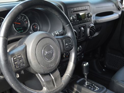 Used 2018 Jeep Wrangler Unlimited Sport S image 23