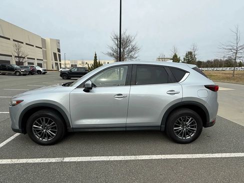 Used 2017 MAZDA CX-5 Touring image 4