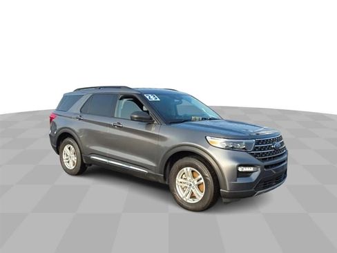 Used 2023 Ford Explorer XLT w/ Equipment Group 202A image 2