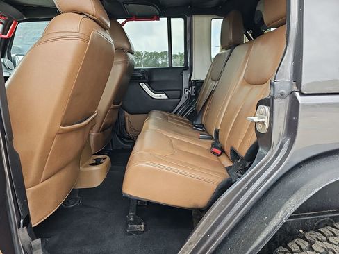 Used 2016 Jeep Wrangler Unlimited Rubicon w/ Connectivity Group image 17