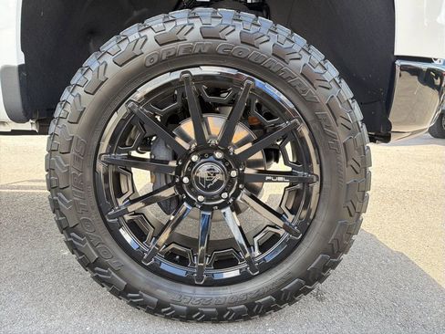 Used 2025 Chevrolet Silverado 1500 LT Trail Boss w/ Convenience Package II image 11