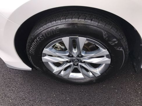 Used 2024 Toyota Sienna Limited image 10