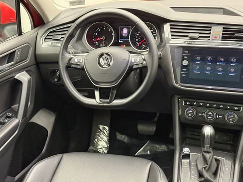 Used 2019 Volkswagen Tiguan SE w/ Panoramic Sunroof Package image 32