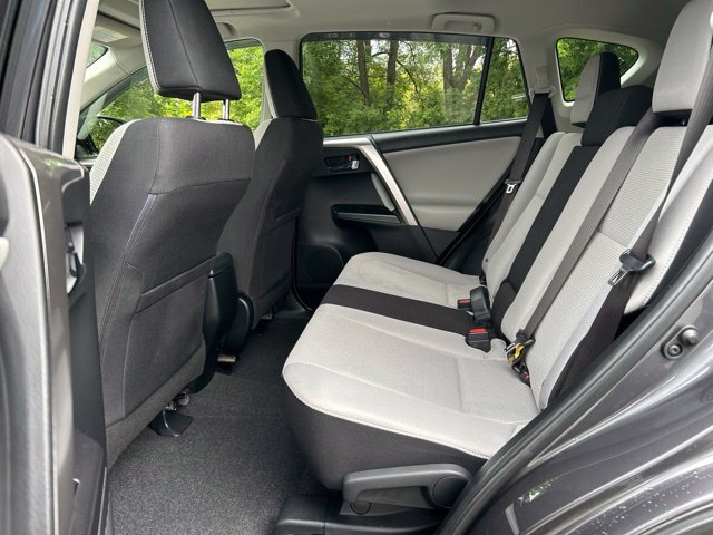 Used 2017 Toyota RAV4 XLE AWD/4WD image 33