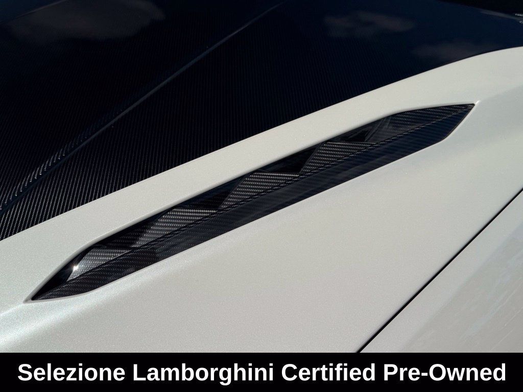 Used 2024 Lamborghini Urus Performante AWD/4WD image 10