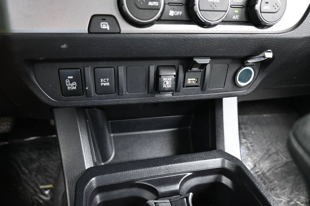 Used 2022 Toyota Tacoma SR5 w/ Technology Package RWD image 26