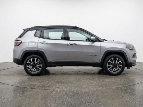 Used 2025 Jeep Compass Trailhawk AWD/4WD image 9