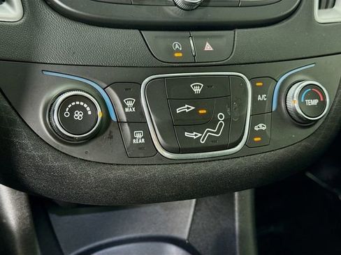 Used 2025 Chevrolet Malibu RS FWD image 16
